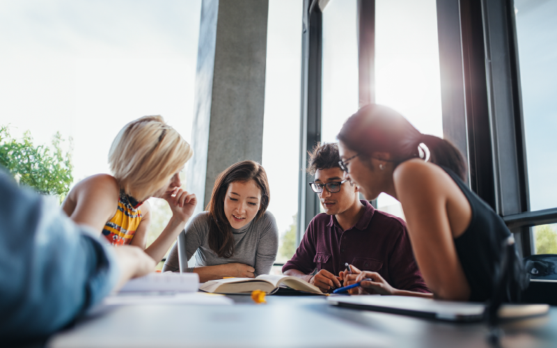 Você sabia que a educação internacional é de suma importância para formação de jovens em vulnerabilidade social?